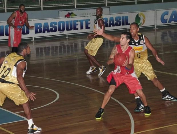 Times de todo o país participam de campeonato de basquete em Vila Velha