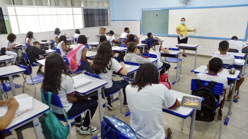 A Prefeitura de Vitória oferece gratificação aos servidores da área da Educação