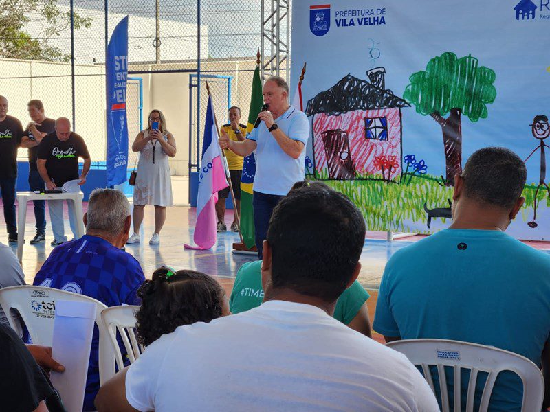 Governador inaugura quadra poliesportiva e fiscaliza obras de macrodrenagem em Vila Velha