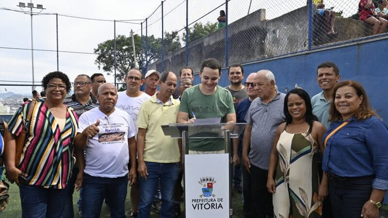 PMV assina ordem de serviço para reforma do campo do Sabará no Forte São João