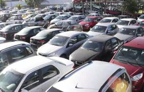 Leilão on-line promovido pela Seger oferece veículos a partir de R$ 11 mil, além de sucatas de materiais diversos.
