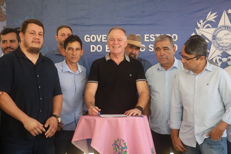 Governador anuncia obras de infraestrutura e casas populares em João Neiva