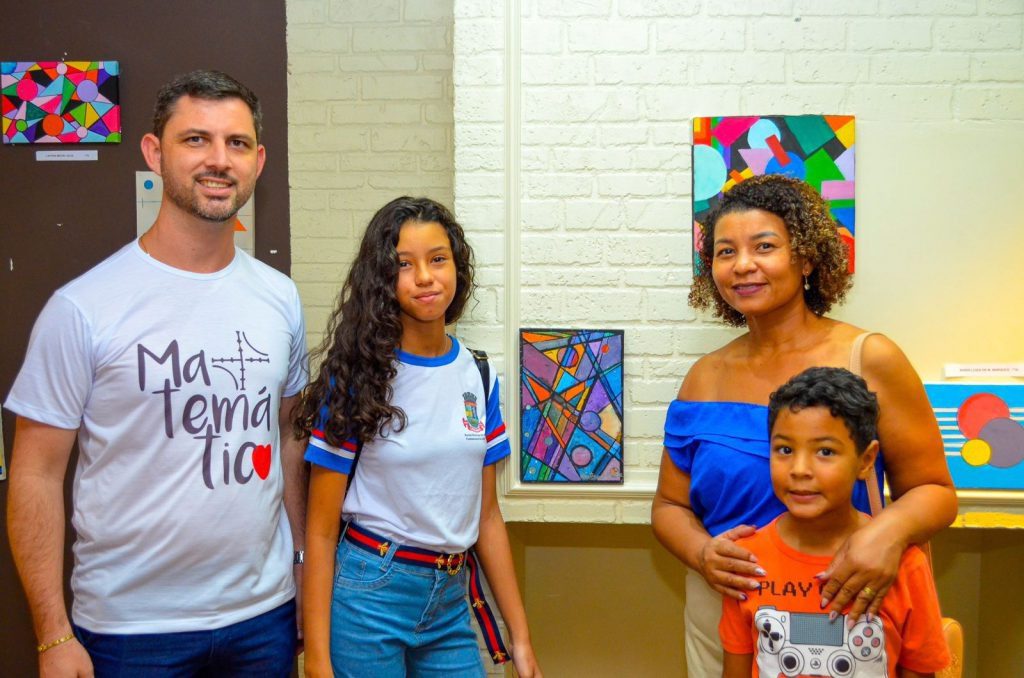 Exposição de arte de escola do bairro Lagoa do Meio atrai mais de 300 visitantes