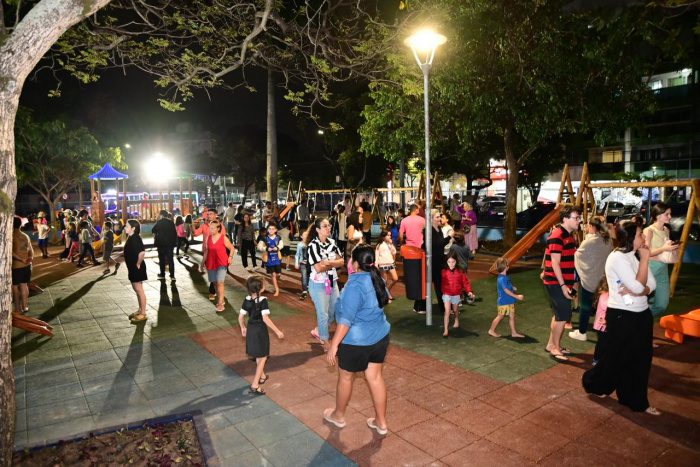O Parque Kids faz sucesso em sua noite de inauguração em Jardim da Penha.