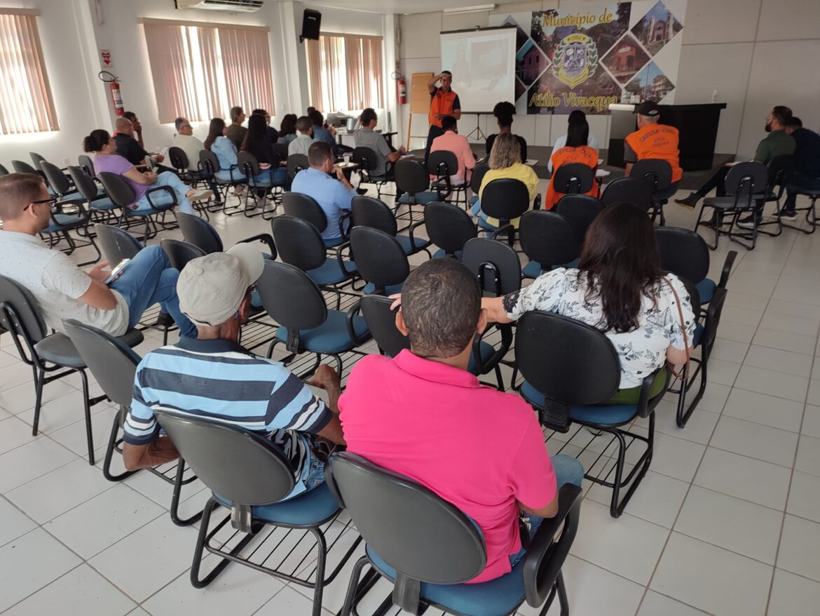 Servidores de Atílio Vivacqua participam de treinamento sobre preparação e resposta a desastres naturais