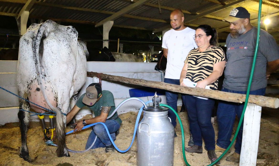 24ª Expo Aracruz agita o setor agrícola com concurso de leiteiro, palestras e prova de três tambores.