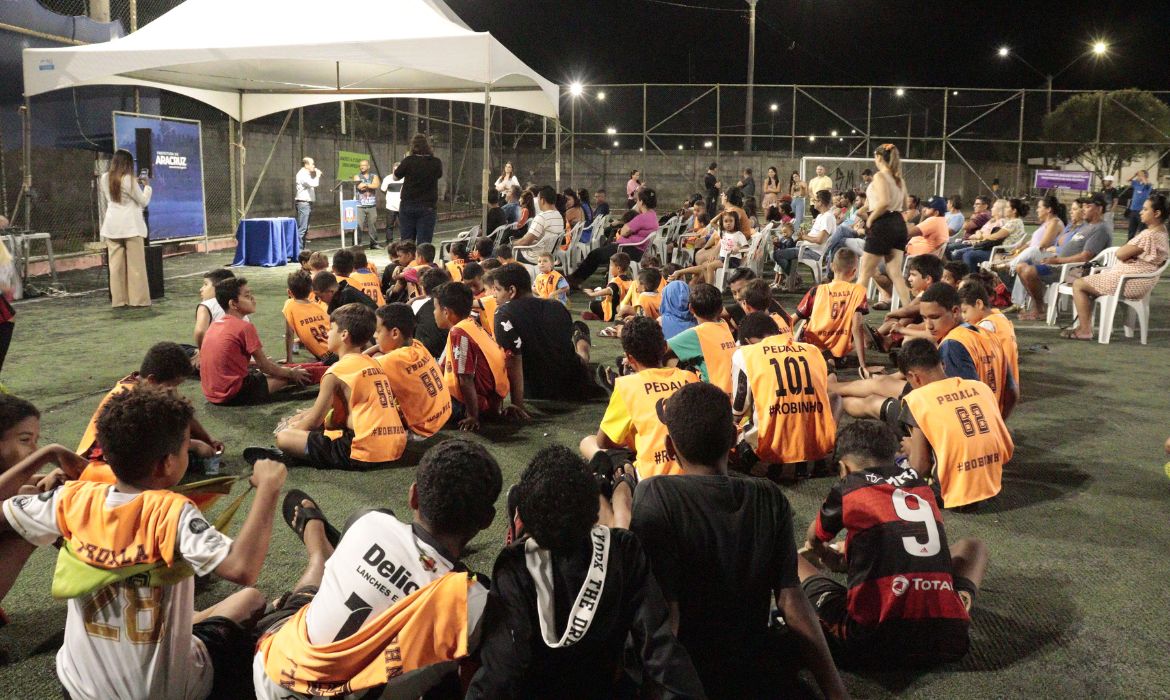 Reforma no campo de futebol do São Marcos vai beneficiar alunos de projeto social
