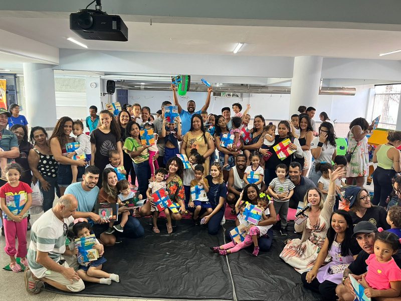 Comunidade Escolar do CMEI em Santos Dumont se Envolve em Atividade Literária Inspiradora
