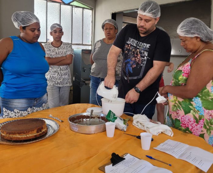 Aprender e Conectar: Oficina de Bolos como Oportunidade para Relações Afetuosas