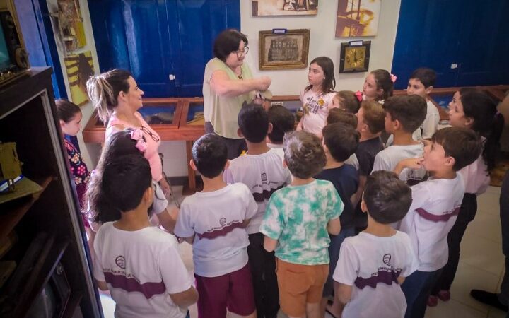 Alunos da Escola Dr. Nagem Abikahir fazem visita à Casa da Cultura