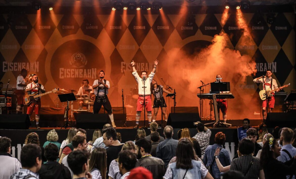 Início da Oktoberfest em Domingos Martins nesta Quinta-feira.