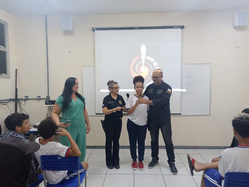 Ação Educativa Incentiva a Reflexão sobre Projetos de Vida.