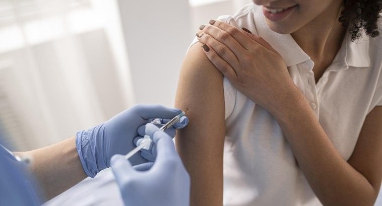 Vagas para agendar a vacinação contra COVID-19 e gripe na Serra estão abertas nesta segunda-feira (16)