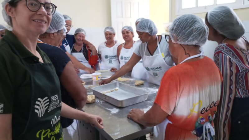 Moradoras de Limeira participam de oficina de produção de biscoitos