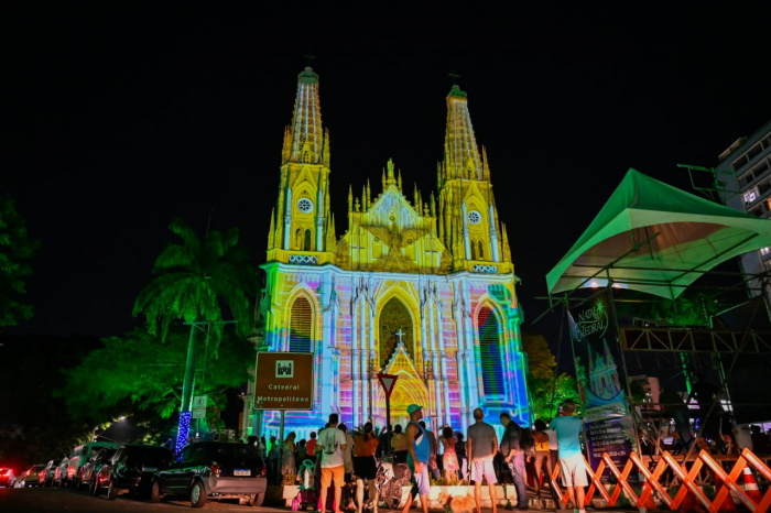 Magia Natalina: Catedral de Vitória e Jardim Camburi Iluminam-se em Espetáculo de Luzes