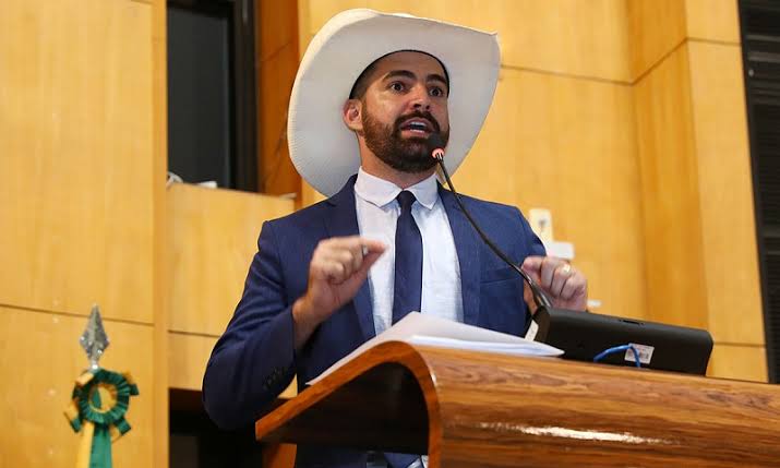 Decisão Judicial: Deputado Estadual Impedido de Acessar Unidades de Saúde na Serra