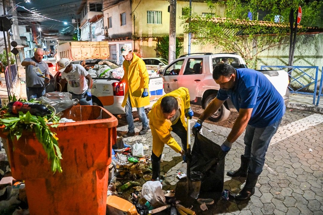 Prefeitura de Vitória Coleta 74 Toneladas de Resíduos domiciliares em Mutirão Noturno desta segunda