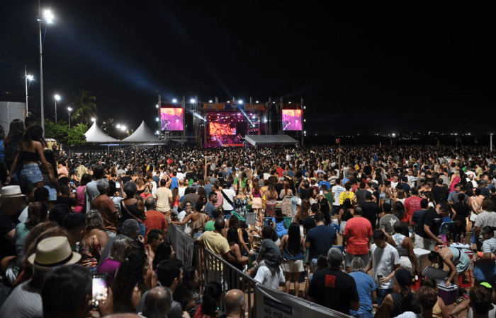 Arena de Verão 2024: Noite Vibrante de Rock em Camburi