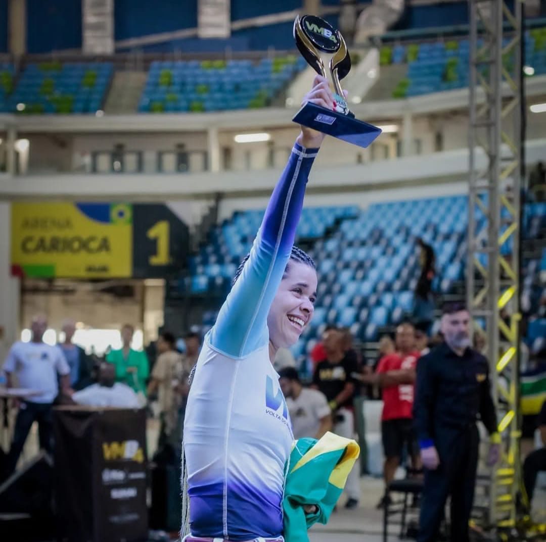 Triunfo de Cariacica: Atleta Conquista Topo do Campeonato Internacional de Capoeira no Rio de Janeiro