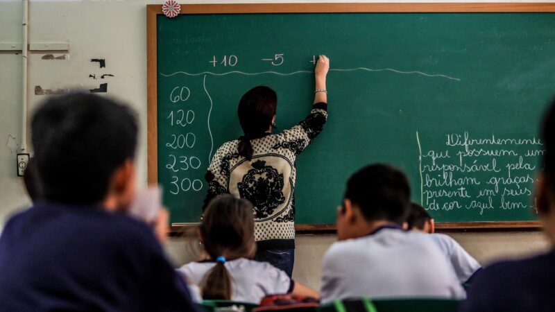 Nova Política de Contratação: Escolas devem Exigir  Antecedentes Criminais de Professores