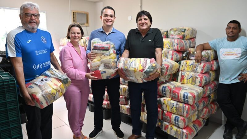Emoção e dignidade: Pazolini e Perovano entregam quase 20 toneladas de alimentos