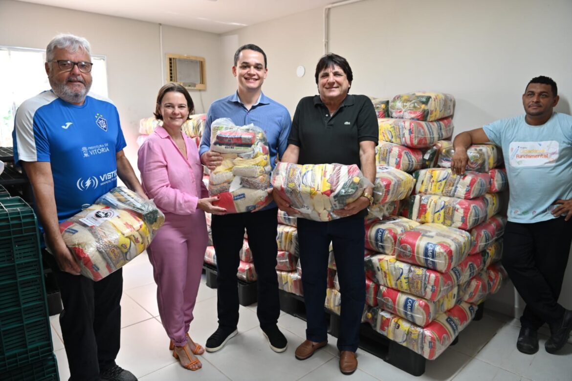 Emoção e dignidade: Pazolini e Perovano entregam quase 20 toneladas de alimentos