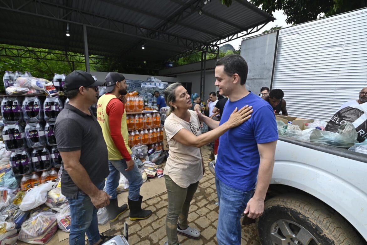 Pazolini visita Mimoso e entrega donativos para vítimas das chuvas