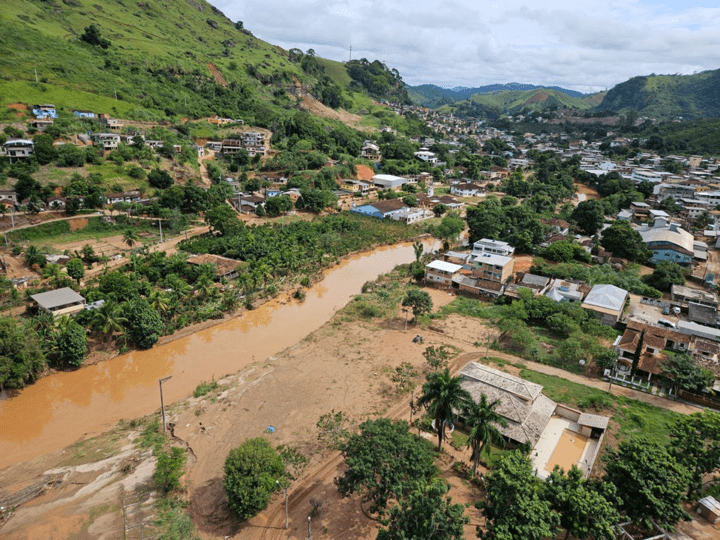 Governo Estadual intensifica esforços diante das chuvas na região sul: múltiplas ações em andamento