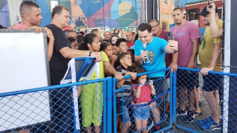 Pazolini leva alegria e felicidade na entrega de Parque Kids em Engenharia