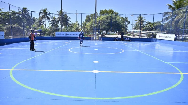 Novo espaço esportivo: Pazolini inaugura quadra para hóquei e patinação