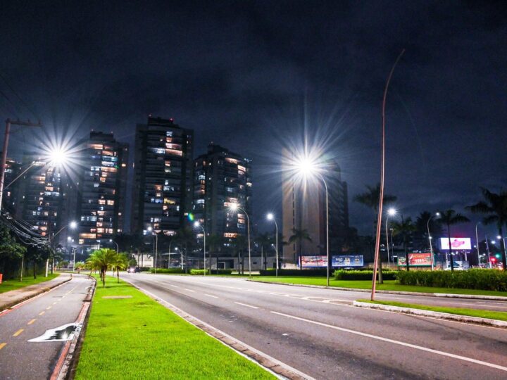 Pazolini Moderniza a Iluminação Pública com Lâmpadas LED, Priorizando Economia e Segurança na Capital