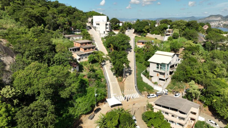 Pazolini inaugura urbanização das ruas Flor do Campo e dos Ipês, no bairro Universitário