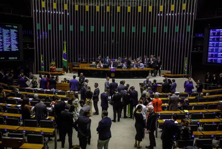Parlamento Derruba Veto Presidencial e Continua com Restrições à ‘Saidinha’ de Presos