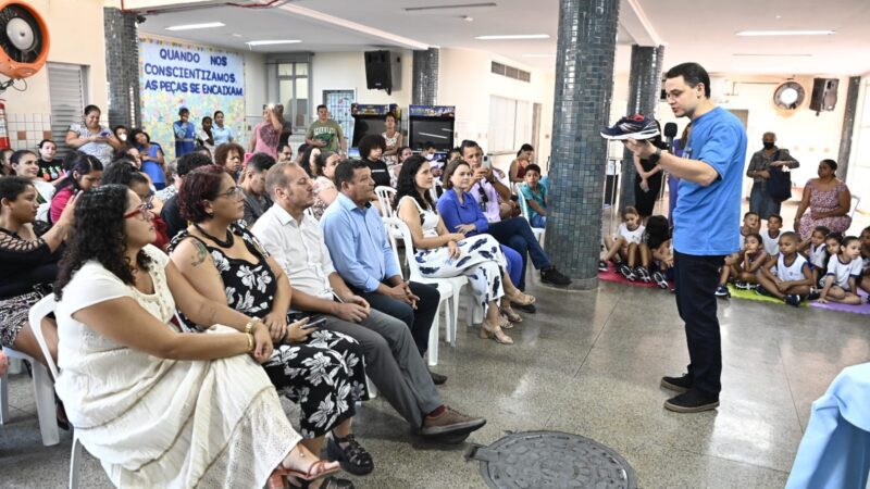 Alunos da EMEF Francisco Lacerda de Aguiar Recebem Tênis Novos de Pazolini