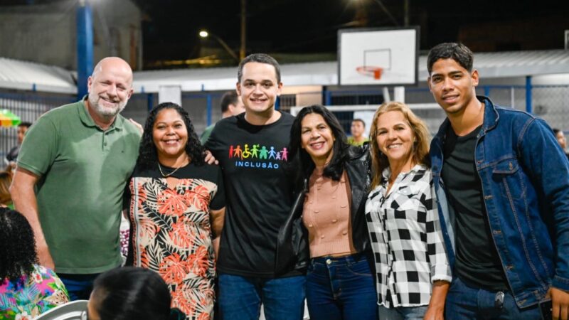 Pazolini entrega escrituras para moradores de Santo André e São José, na Grande São Pedro