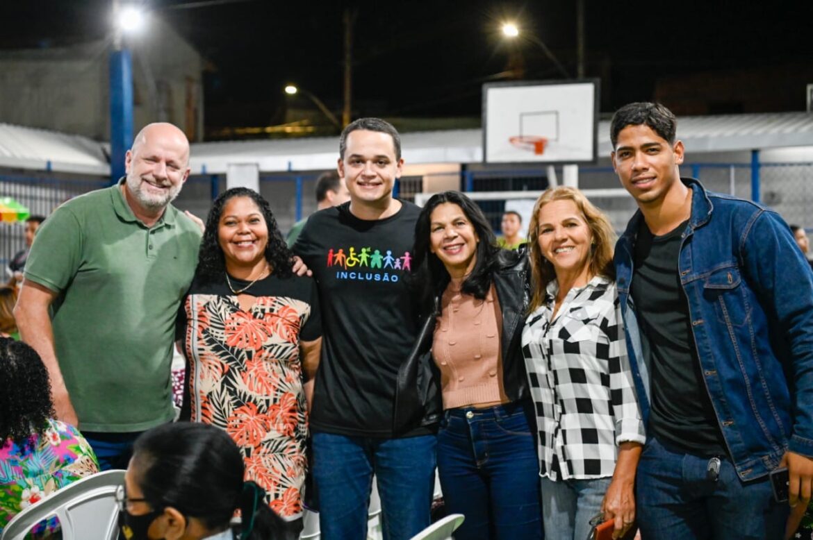 Pazolini entrega escrituras para moradores de Santo André e São José, na Grande São Pedro