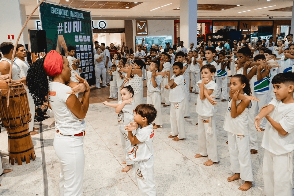 Programa disponibiliza oficinas de capoeira gratuitas para crianças e adolescentes em Cariacica