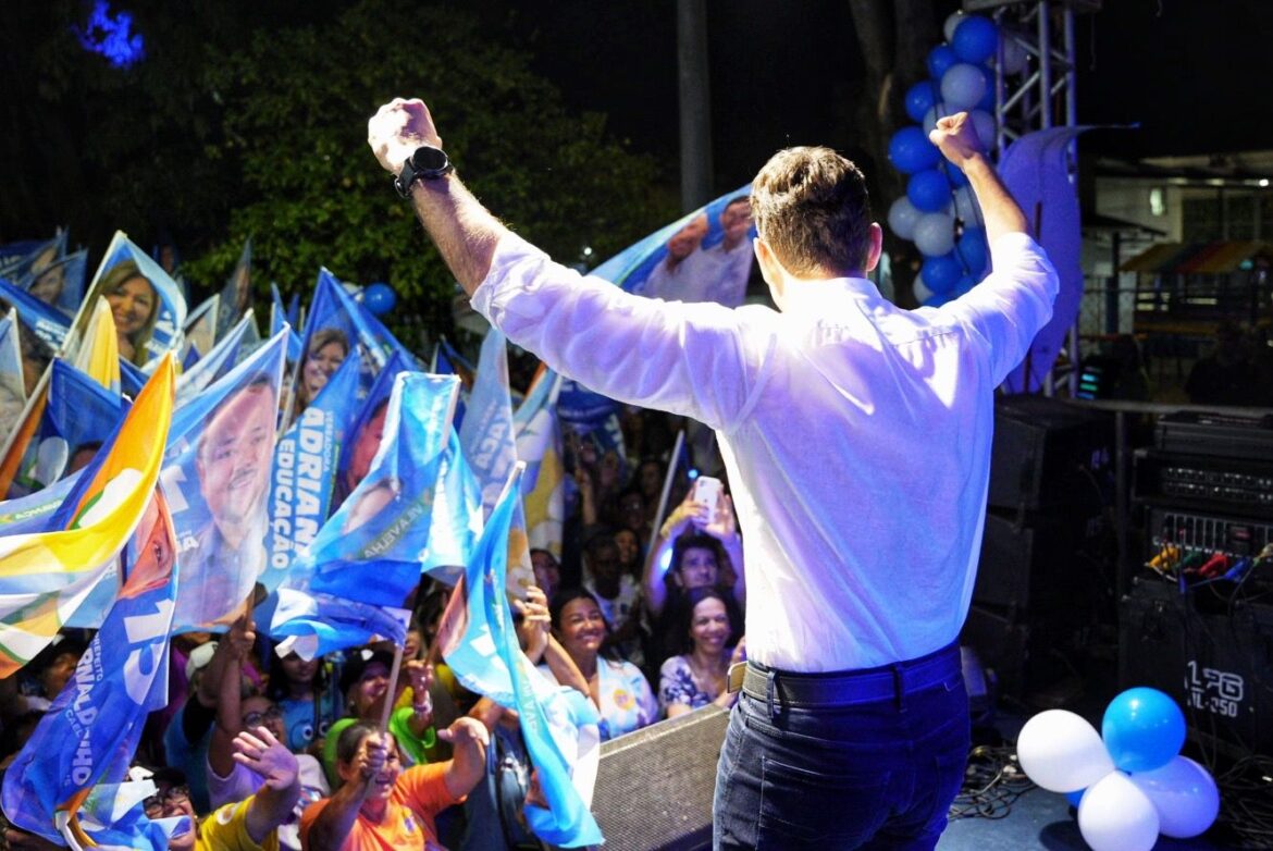 Arnaldinho mobiliza Renato Casagrande, Ricardo Ferraço e deputados federais em evento de campanha