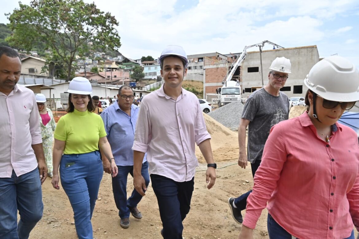 Pazolini acompanha o desenvolvimento das obras do CRAS e da Unidade de Saúde de Santo Antônio, que já estão 50% prontas