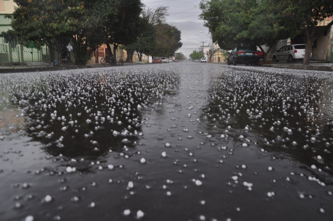 Inmet divulga avisos de tempestade e granizo no ES; confira as cidades afetadas