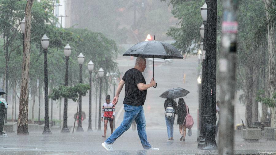 O Inmet sinaliza risco de tempestades com alerta laranja para o Espírito Santo e outros estados