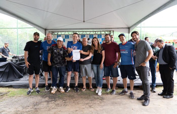 Bairro Santos Dumont ganha moderno campo de grama sintética e terá um novo mirante