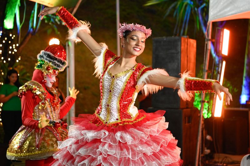 Encantadora noite de magia emocionante e pública no Parque Manolo Cabral