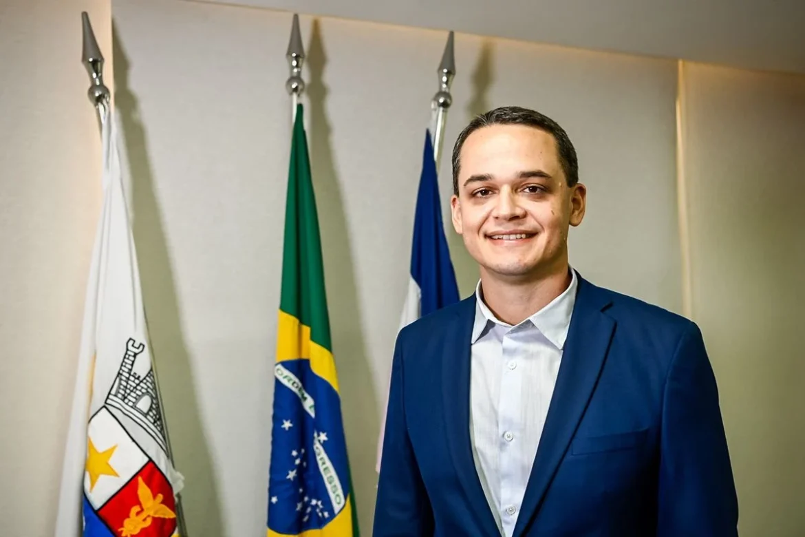 Lorenzo Pazolini se destaca como líder estadual ao antecipar os impactos da reforma tributária, mostrando visão e estratégia para proteger Vitória e inspirar outros gestores.